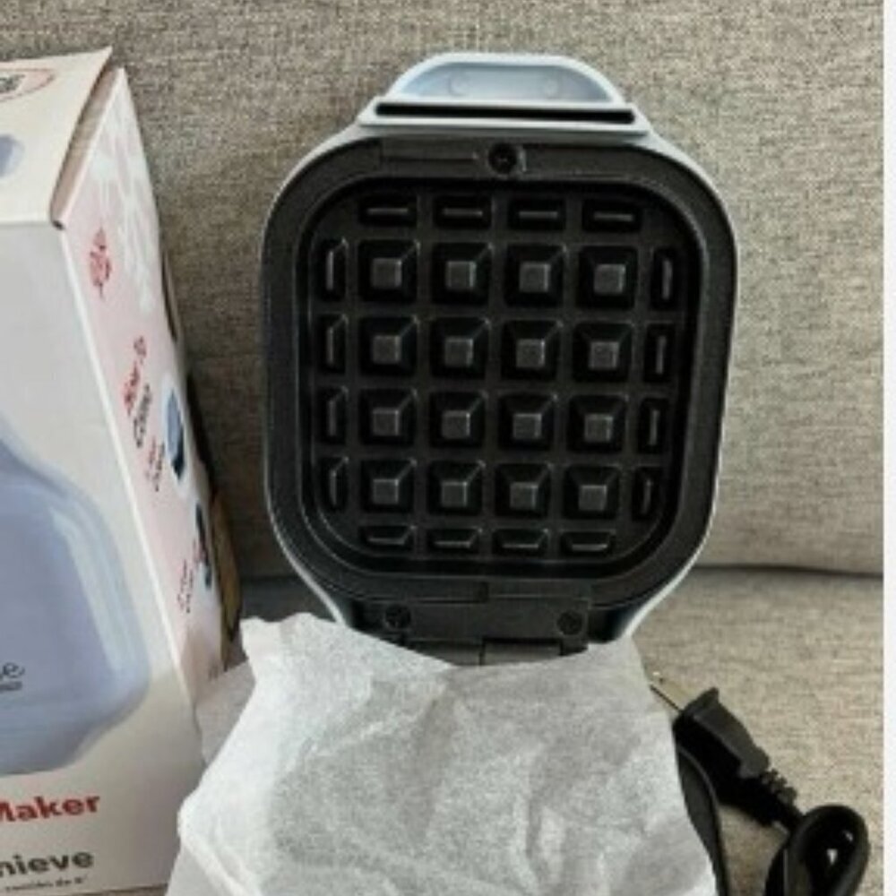NEW Rise Snowflake Mini Waffle Maker - Picture 3 of 3
